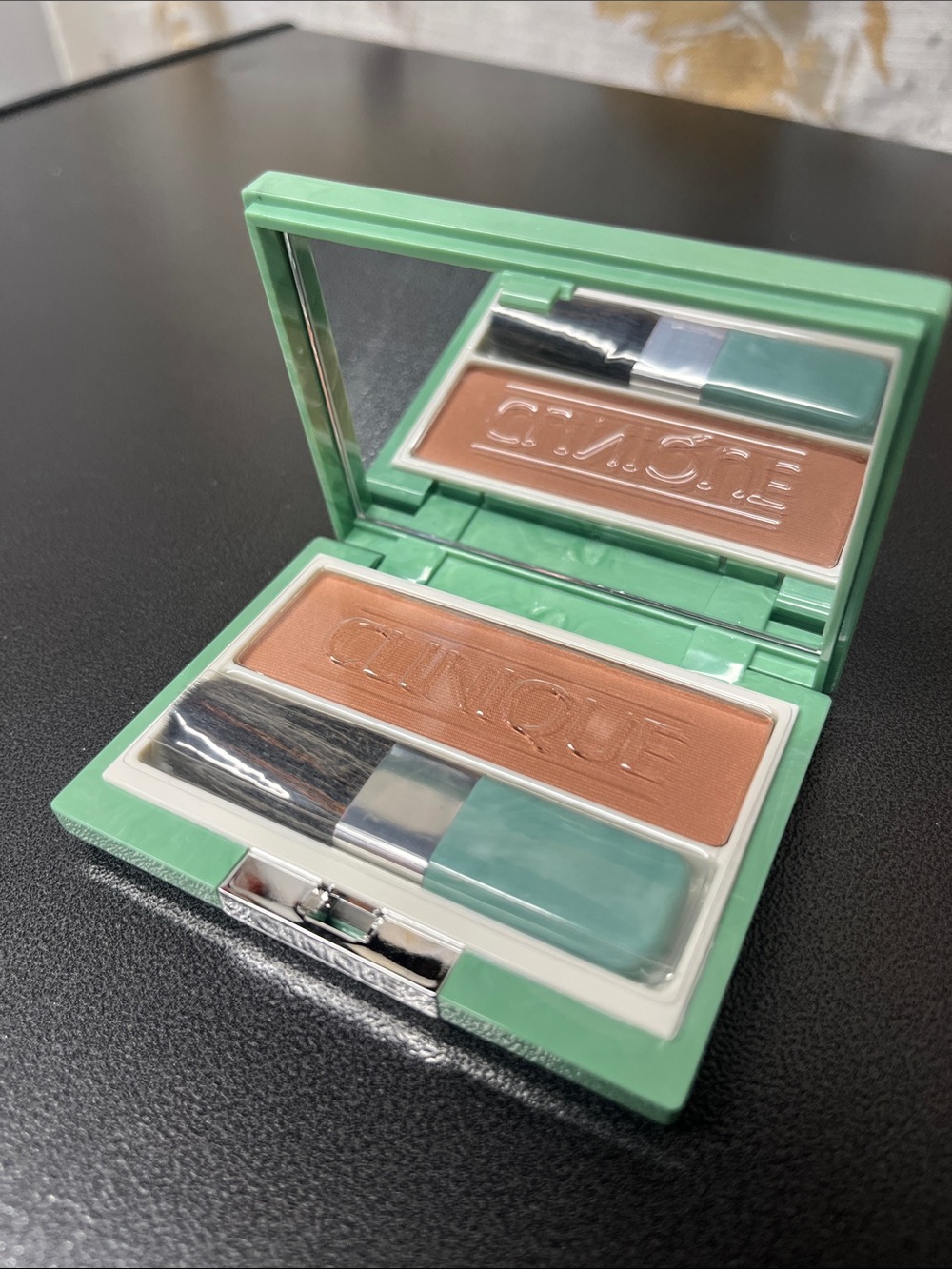 Clinique Soft-Pressed Powder Blusher — Mocha Pink- Retired Green Marble Case
